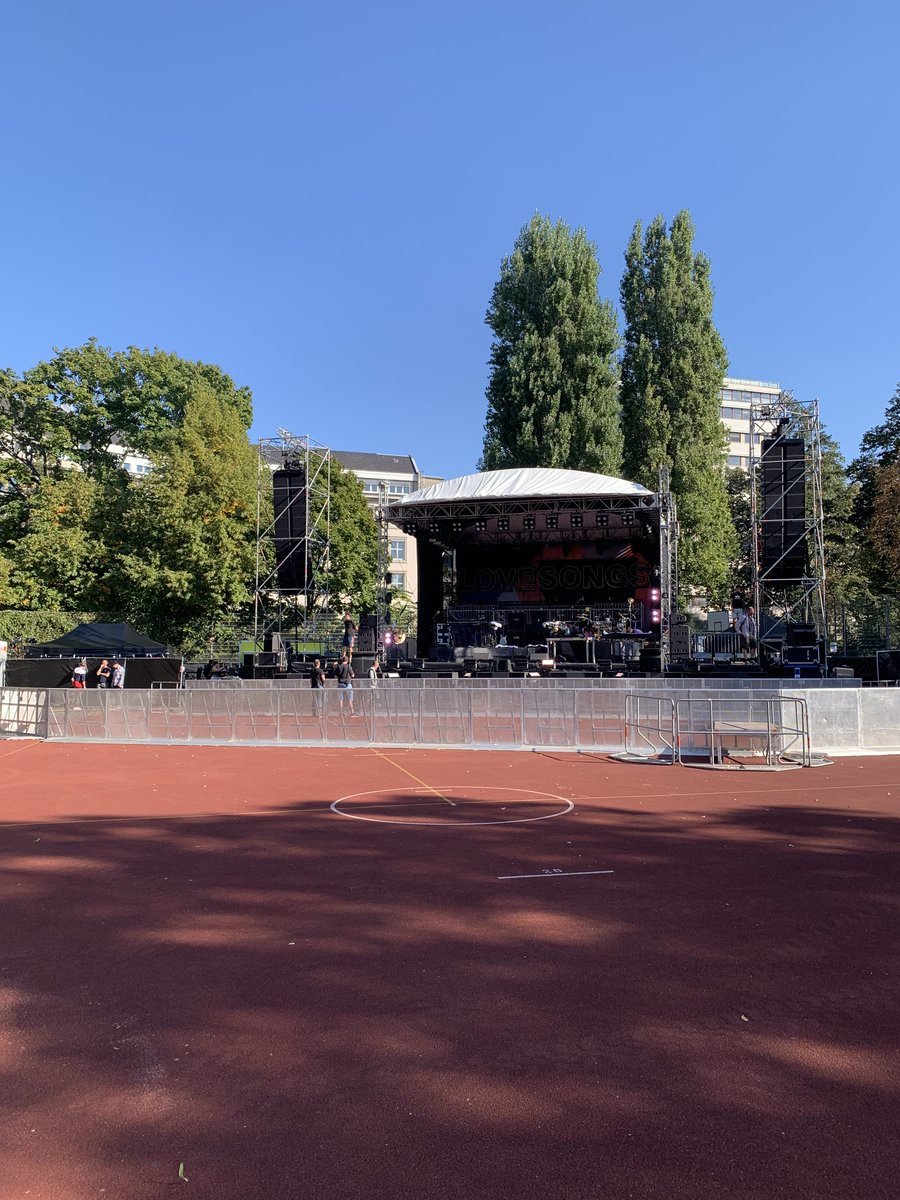 TobiasDollase's tweet photo. Alles vorbereitet für heute Abend, #PeterFox #live in #TempelhofSchöneberg; freue mich, dass es gelungen ist, auch für #Schöneberg #Pallasstraße eine #Blockparty #Gratiskonzert zu organisieren #Musik #Kultur @BerlinTempSchbg. https://t.co/rmGbrngmPM