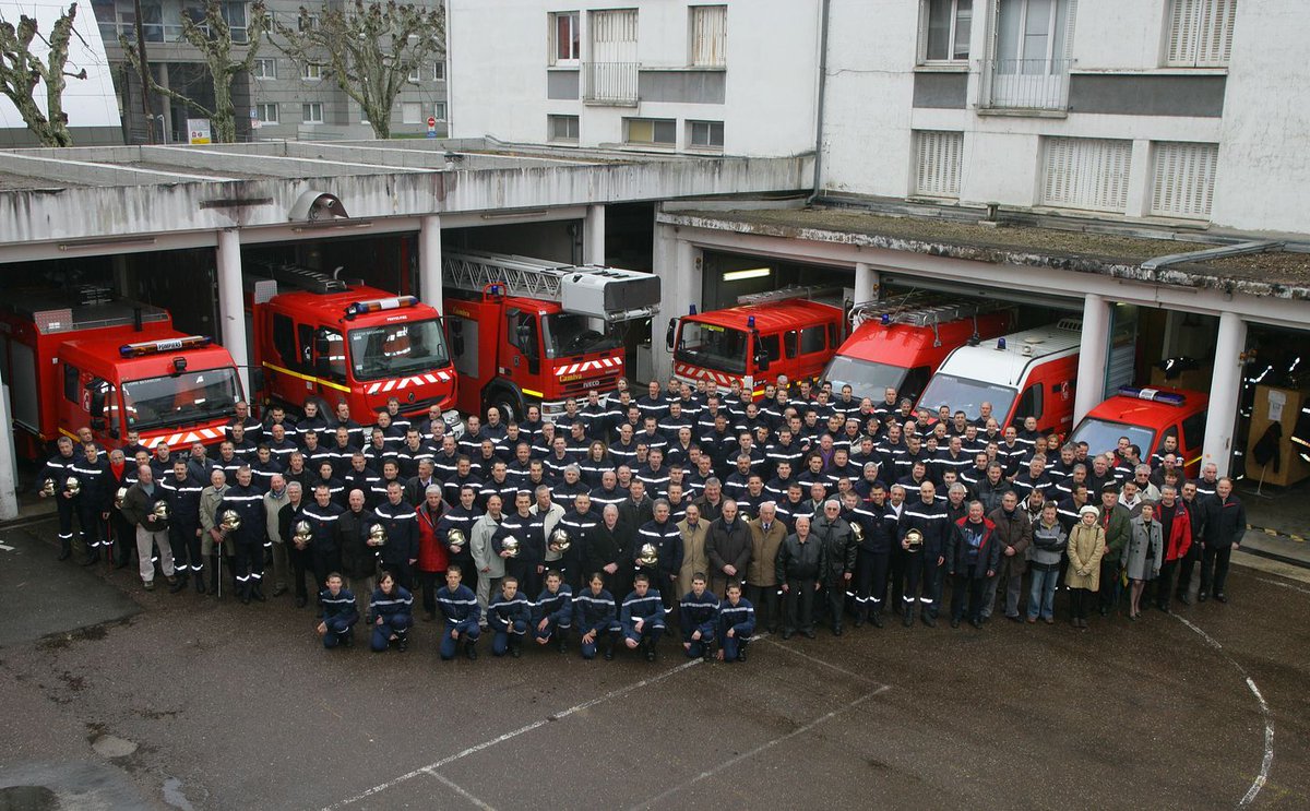 J-4️⃣ : 2000, vous êtes environ 2000 à avoir suivi cette exposition virtuelle qui depuis 500 jours s’égrène sur les réseaux sociaux. Que vous vous soyez abonnés depuis le premier jour ou que vous m’ayez rejoins plus tard un très GRAND MERCI !!! (Besançon Canot 24 mars 2007)