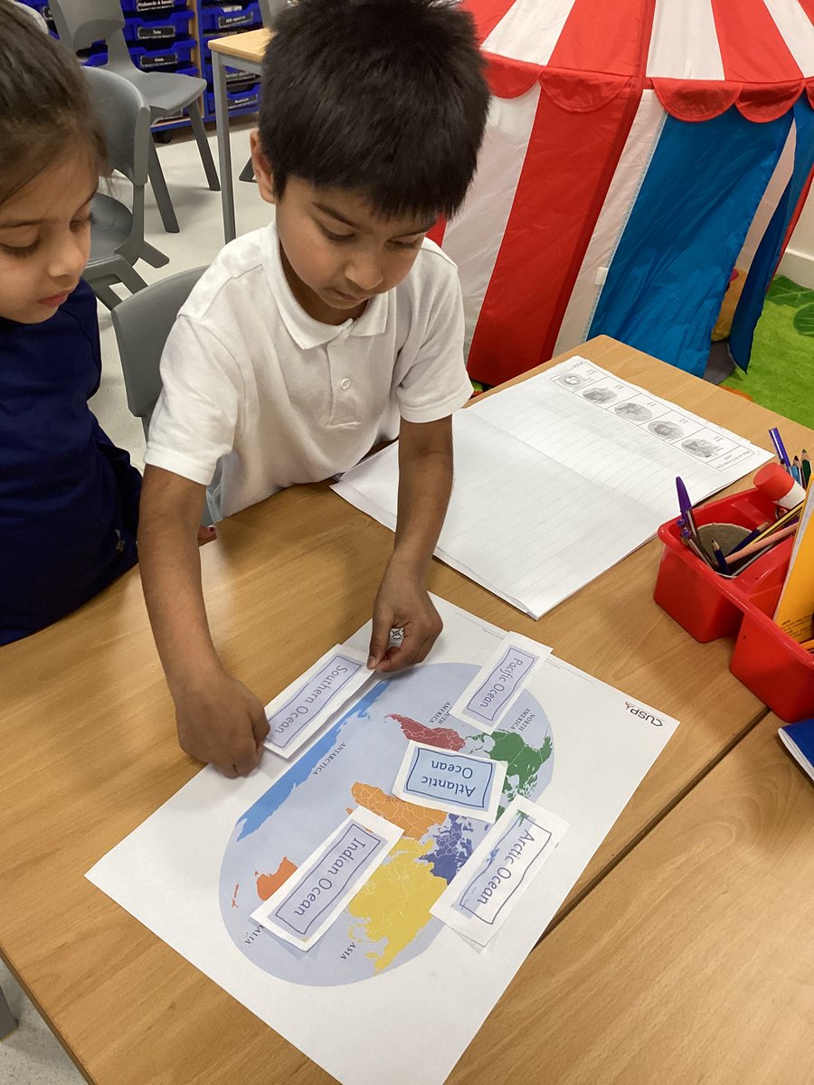 AFSPrimary's tweet photo. Year 1 have started learning about the continents and oceans in geography 🌎 they have used their knowledge to locate where they are located on the world map. Can you name all the 7 continents and the 5 oceans? 🗺️🌊 #afsprimary #avanti #avantifieldsschool #avantiway https://t.co/5Fk5H9u6po