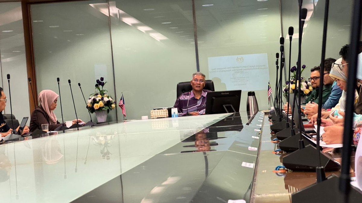 ubimjkr's tweet photo. Program: MESYUARAT AGENSI TUNJAK DAN CUSTODIAN DATA GEOSPATIAL
Tarikh : 19 Sept 2024
Tempat : JKPTG, Putrajaya
Kehadiran : JUPEM, PGN, Wakil Custodian, UBIM JKR
Pengerusi: Pengarah Ukur Bahagian (Pangkalan Data Geospatial Negara)
#ubimjkr #bimgis #geobim
@JKRCPAB @IPJKR_Official https://t.co/qbdwLYXHBg