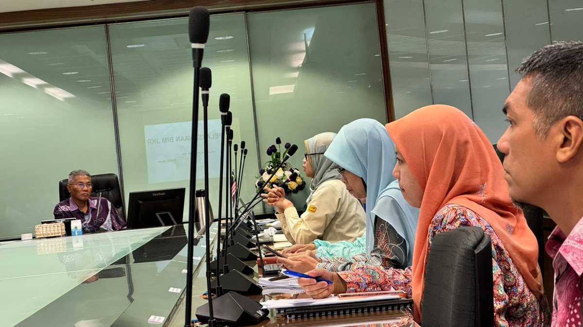 ubimjkr's tweet photo. Program: MESYUARAT AGENSI TUNJAK DAN CUSTODIAN DATA GEOSPATIAL
Tarikh : 19 Sept 2024
Tempat : JKPTG, Putrajaya
Kehadiran : JUPEM, PGN, Wakil Custodian, UBIM JKR
Pengerusi: Pengarah Ukur Bahagian (Pangkalan Data Geospatial Negara)
#ubimjkr #bimgis #geobim
@JKRCPAB @IPJKR_Official https://t.co/qbdwLYXHBg