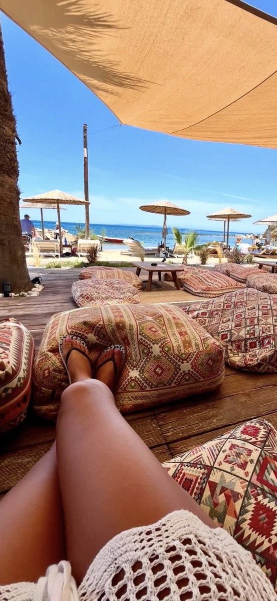 Nichola_Beauty_'s tweet photo. Sunday = relax 🧘♀️ #behappyalone #butkindawantsomeonehere #think https://t.co/mrn0qH1Qi1