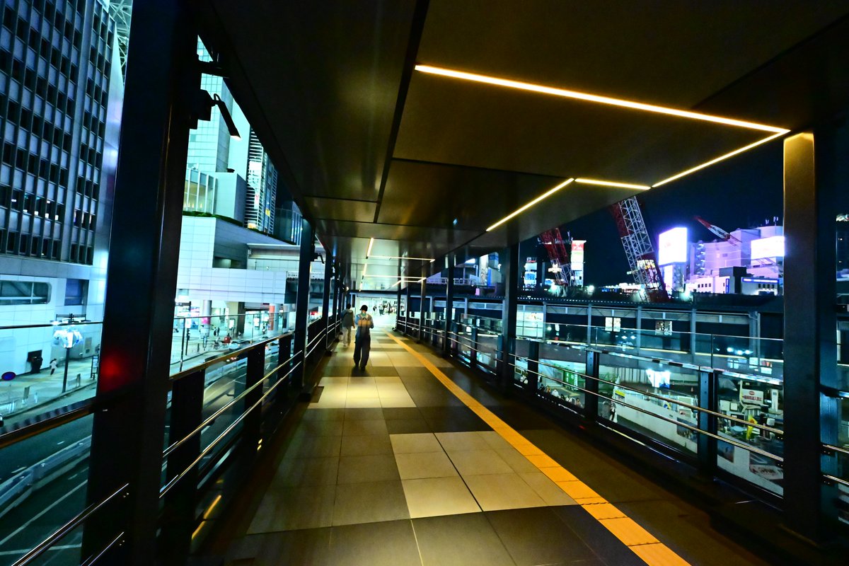 yazawa_takanori's tweet image. Leicaでは敢えて90mmをつけてスナップ撮ってますが、実は超広角スナップの方が得意なのです。
#Z6III #Nikon #14mm #渋谷 #夜景