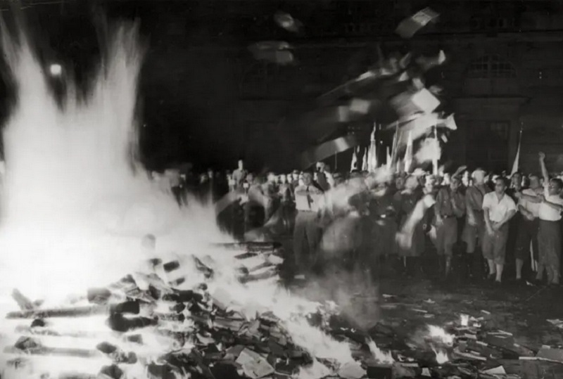 Operación Salvar a Freud: ¿Cómo fueron los últimos meses de vida del fundador del psicoanálisis en el exilio?: Durante la ocupación nazi de Austria, el país donde vivió la mayor parte de su vida, Freud tuvo que emprender el exilio por sus… dlvr.it/TDXyKR <a href="/escambraycu/">Escambray</a>