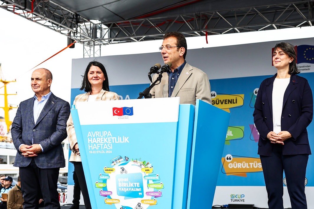 EUDelegationTur's tweet photo. The closing ceremony of the #EuropeanMobilityWeek, which is celebrated w/the theme "#SharedPublicSpaces", took place today in Üsküdar Square w/the participation of Deputy Head of @EUDelegationTur Jürgis Vilčinskas & President of @TBB & Mayor of @municipalityist @imamoglu_int🇪🇺🇹🇷 https://t.co/f4BeOQyT7v