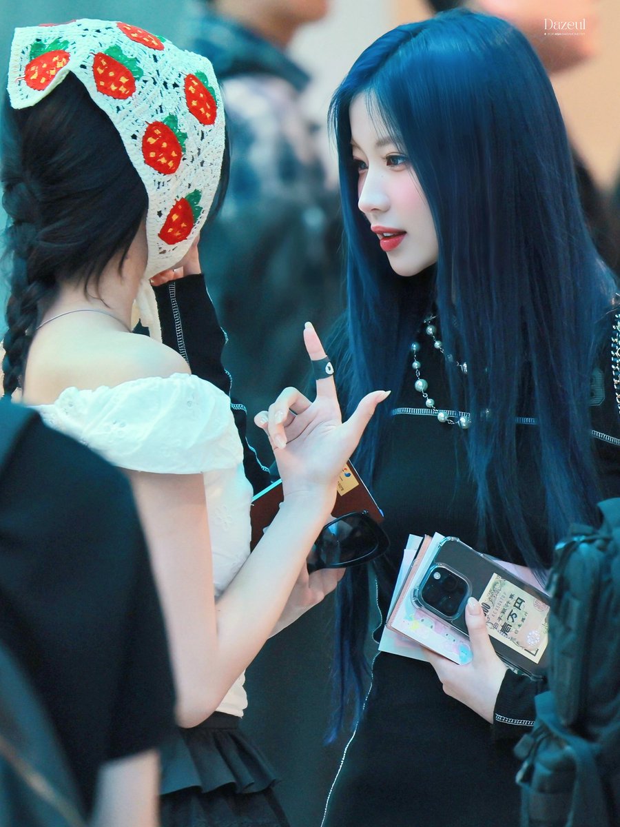 Dazeul__'s tweet photo. 240919 HQ 
🐰🐈‍⬛💙🖤🫶
#BABYMONSTER #베이비몬스터 #아사 #ASA #榎並杏紗 #EnamiASA #치키타 #CHIQUITA https://t.co/dksZgfBvbm