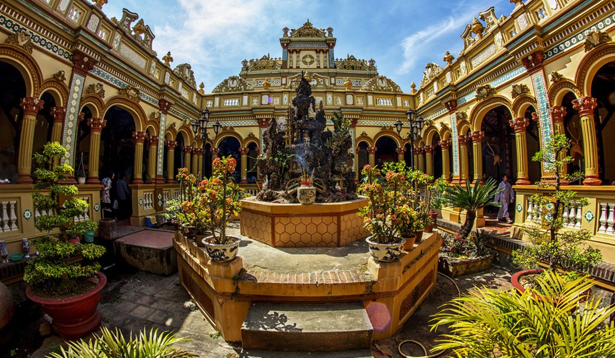 lethuonghd86's tweet photo. #VinhTrangpagoda 
#vietnam https://t.co/SAashWTApX