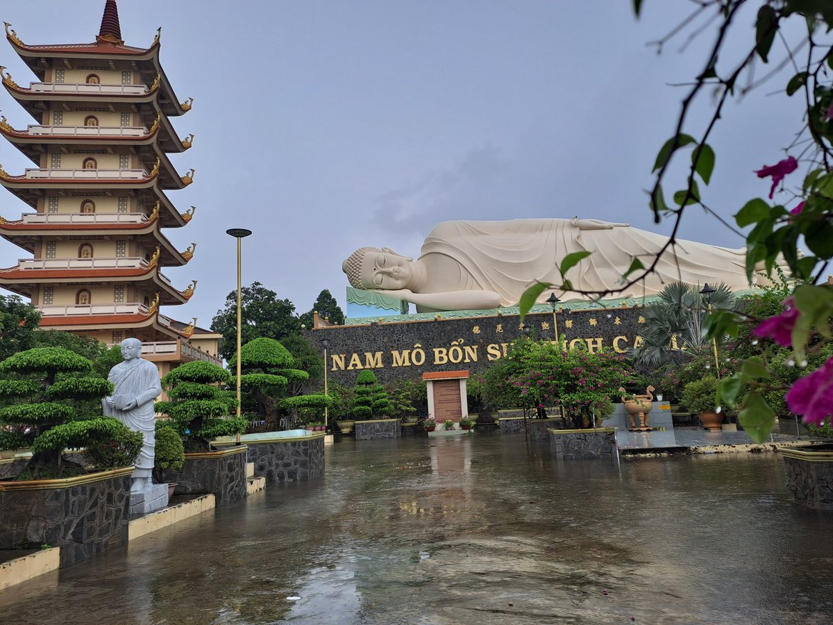 lethuonghd86's tweet photo. #VinhTrangpagoda 
#vietnam https://t.co/SAashWTApX