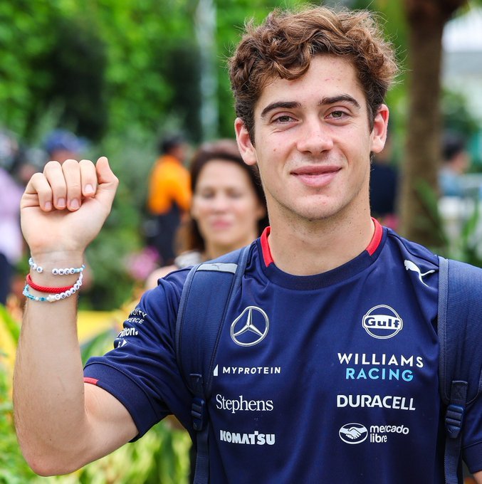 MauroFeito's tweet image. La mejor carrera de las tres para @FranColapinto. Quedó en la puerta de los puntos en #SingapurF1, pero el ritmo contra Alonso, Hulkenberg, Checo y con Leclerc antes de parar, fue impresionante. Acá te explico porque esta carrera cambia la historia. Va hilo...