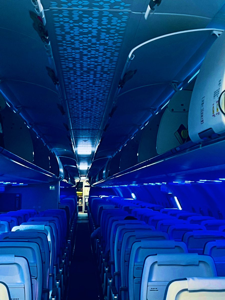 希望我们都快乐，无论和谁无论在哪。🩵 #cabincrew #空姐 #交友 #空姐丝袜 #空姐制服 #丝袜 #金主 #高跟鞋 #黑丝美腿 #女王 #文爱 #颜值 #女神 #少妇 #土豪 #反差女 #调教 #字母 #ATM奴 #熟女 #绿帽 #人妻 #航空 #空姐原味 #甜心