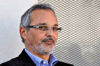 JulioRazona's tweet photo. Ministro de Salud de la Nacion Argentina Dr. Mario Russo. Aun se sigue recomendando, en la pagina oficial de su Ministerio,  inyectar a personas a partir de los 6 meses de edad un ensayo clinico, del que las farmaceuticas no se hacen responsables, cuyo contenido NO ha sido analizado por el ANMAT y sobre el cual se ha certificado contiene 55 toxicos que generan gravisimas y en algunos casos irreparables secuelas a los inyectados.  Ante la Justicia Federal de Mar del Plata he denunciado el delito de OCULTAMIENTO DEL CARACTER NOCIVO de estos inóculos, dentro de una causa por el mega fraude sanitario.