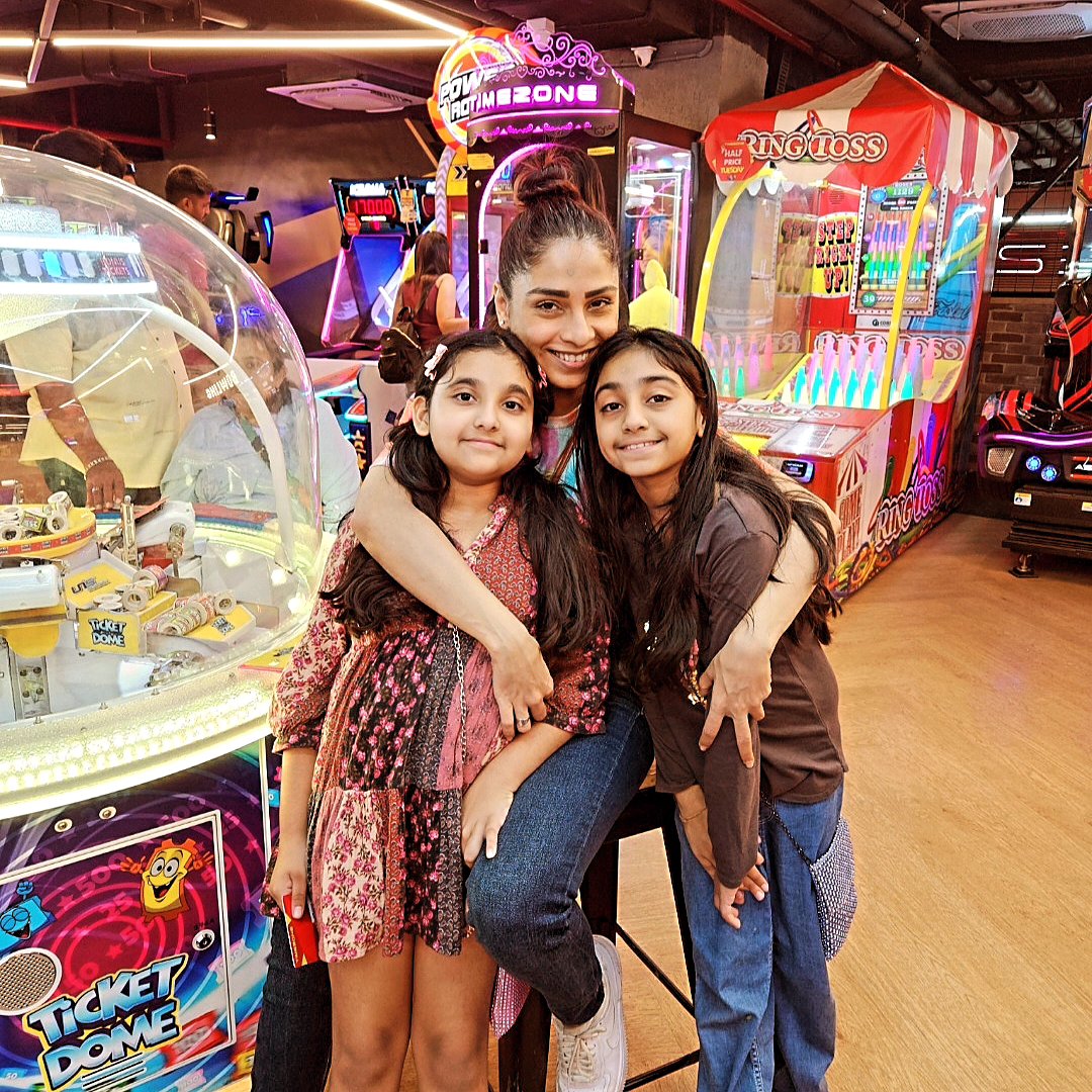 SamitaBangargi's tweet photo. Happy daughter's day!! My babies Salara and Sammah, thank you for choosing me as your mother. Blessed with the best 💝💝 
#blessed #daughter's #gratitude https://t.co/PKKdMEF3jl
