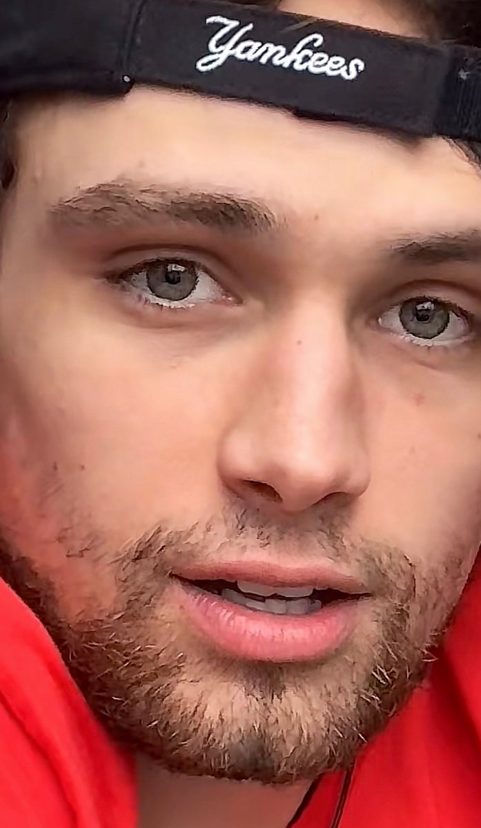 GGsloveWILL's tweet image. How’s everyone’s #Sunday shaping up? Ours? 🫦 #ScrollStop #WilliamWhite #SundayFunday