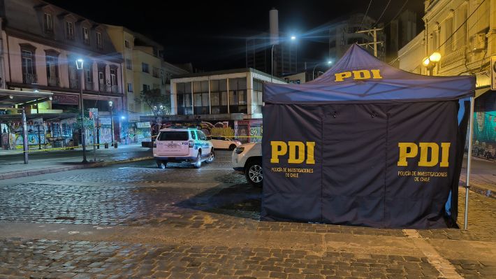 INF0SCHILE's tweet image. ⚠️#Valpo Personal de la #PDI Investiga Un Doble Homicidio, Ocurrido Esta Madrugada en Subida Ecuador.
