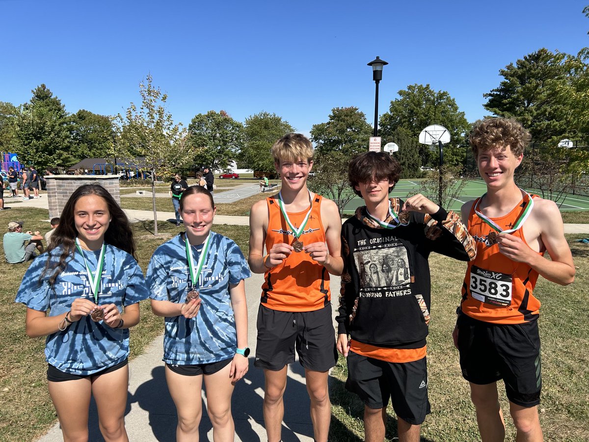 5 medal day at Geneseo yesterday! Lorna Brown, Ava Weaver, David Simmons, Cohen Twomey (first medal!), and Alex Simmons with great races performances for the  Bombers! #mac185