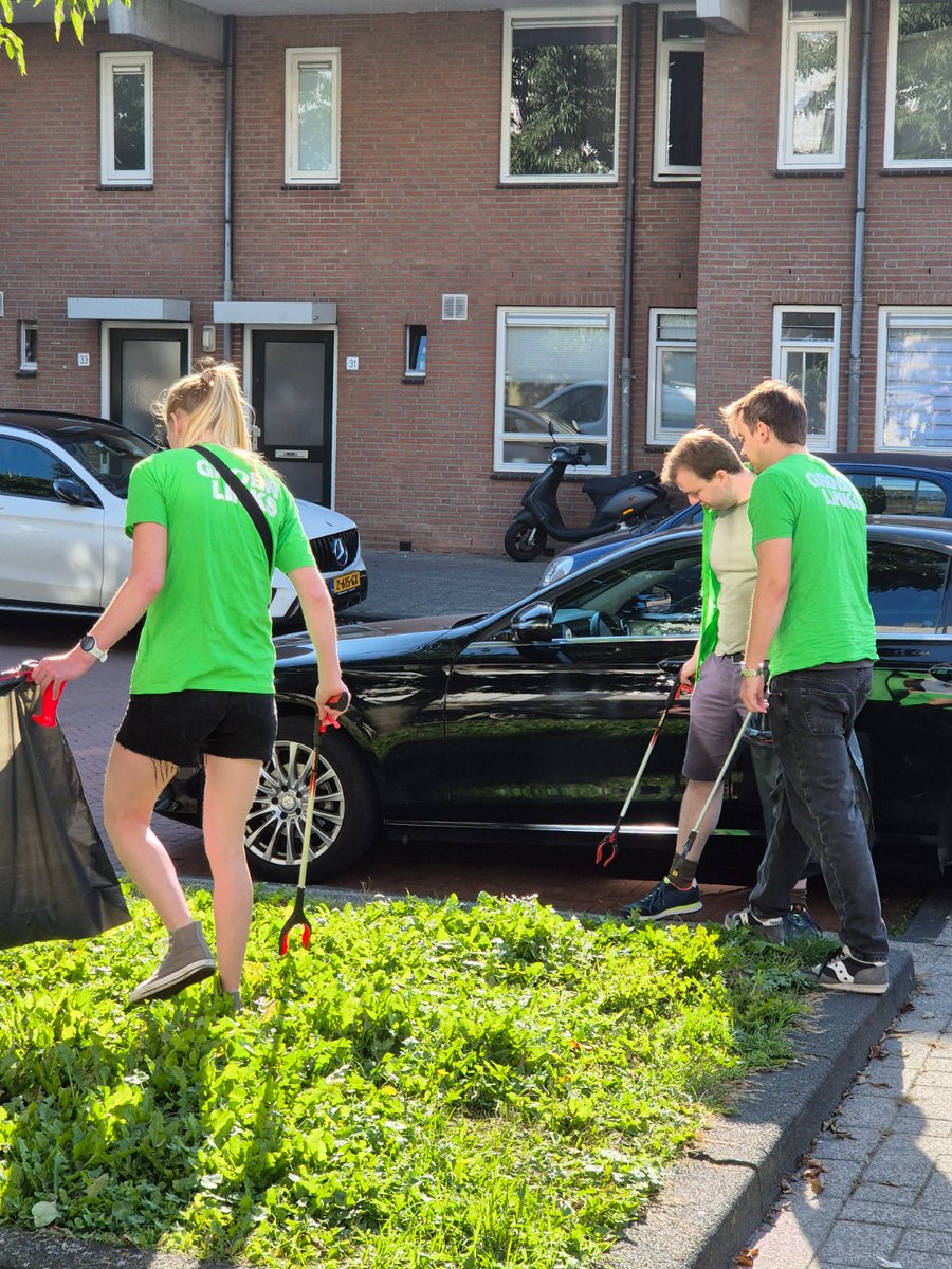 GroenLinks Leiden (@gl_leiden) on Twitter photo Gisteren heeft een groep vrijwilligers van GroenLinks Leiden afval rondom het Kooipark en het Kooiplein op te ruimen Ook onze raadsleden <a href="/afkargin/">Ahmet Kargin</a> en <a href="/irisdupon/">Iris du Pon</a> waren daarbij aanwezig. We willen onze vrijwilligers erg bedanken voor de productieve ochtend! Gisteren heeft een groep vrijwilligers van GroenLinks Leiden afval rondom het Kooipark en het Kooiplein op te ruimen Ook onze raadsleden <a href="/afkargin/">Ahmet Kargin</a> en <a href="/irisdupon/">Iris du Pon</a> waren daarbij aanwezig. We willen onze vrijwilligers erg bedanken voor de productieve ochtend!