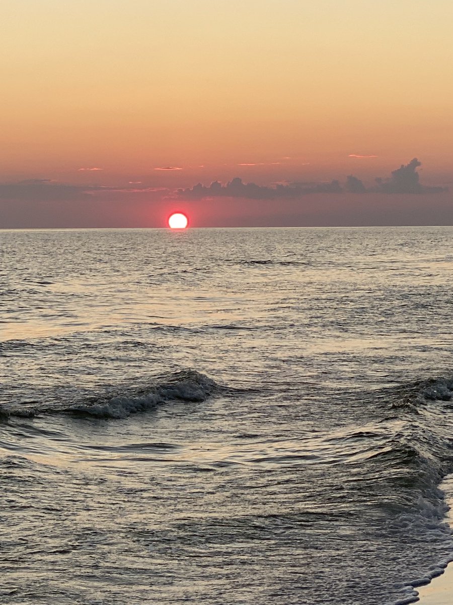 jrc1224's tweet image. Busy day at Blue Mountain beach ⁦@BobbyWilson1004⁩.  Stay hydrated!