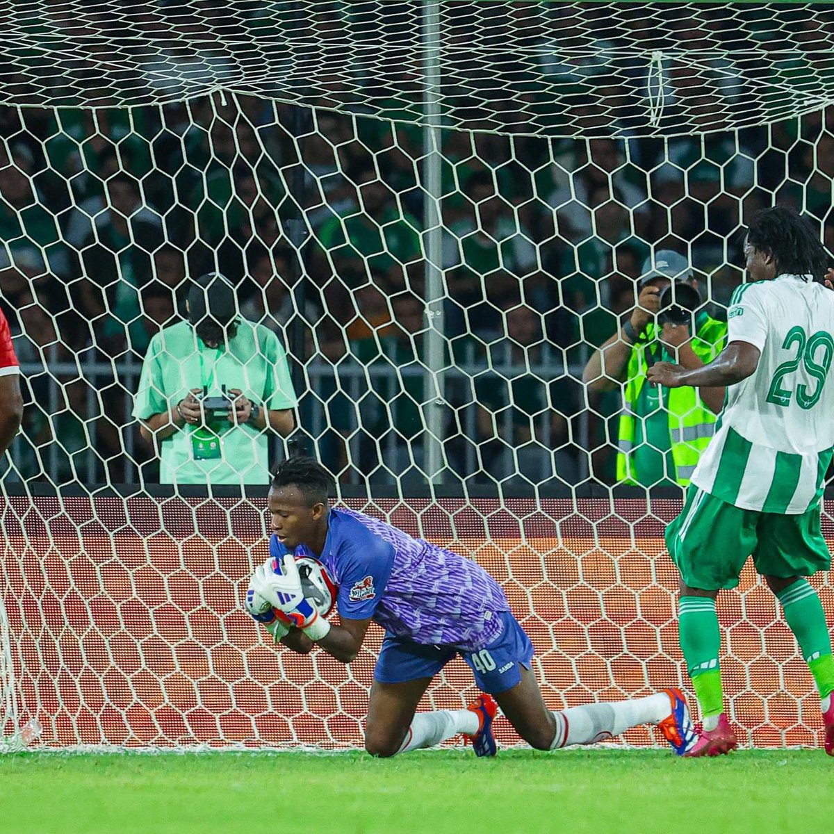 What a good goalkeeper. 🇬🇳🧤

#TotalEnergiesCAFCC 
#CAFCCwithMicky