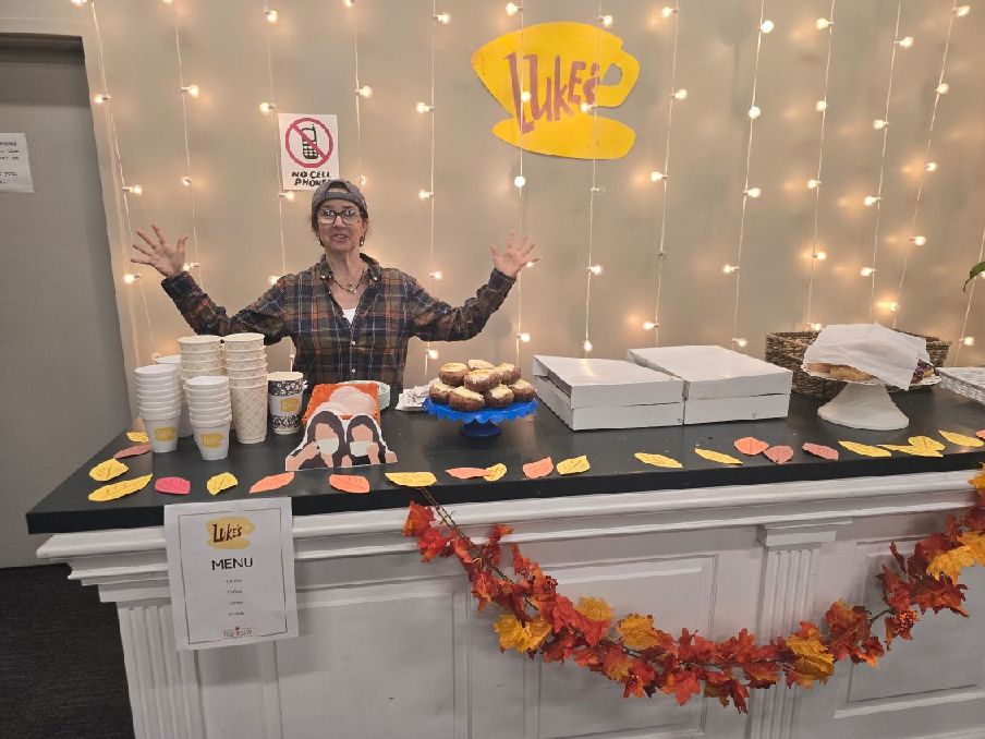 We partied at Luke's Diner today in celebration of Kelly Bishop's new memoir, THE THIRD GILMORE GIRL! <a href="/GilmoreGirls/">Gilmore Girls</a> <a href="/thelaurengraham/">Lauren Graham</a>