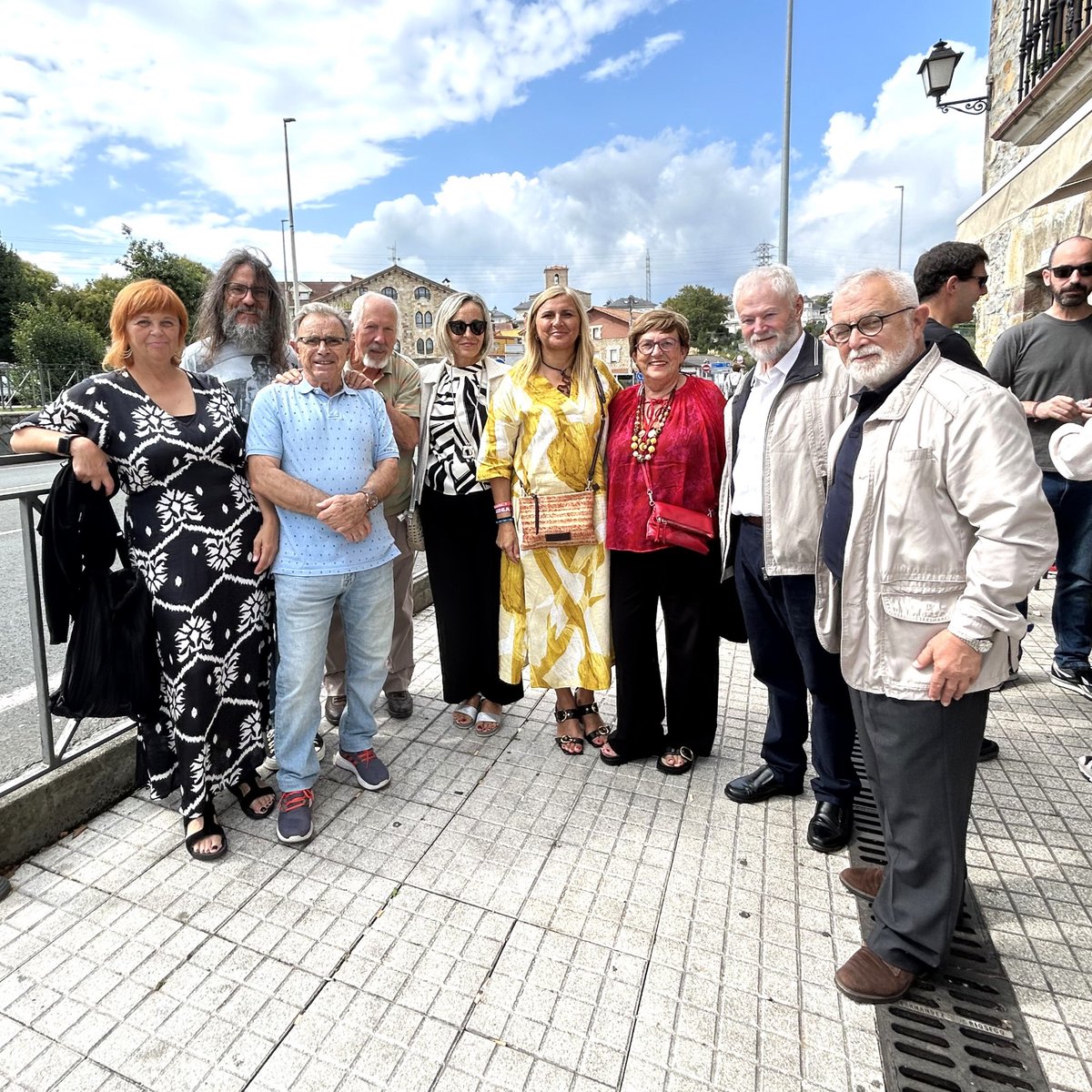 NoeliaCoboP's tweet photo. ❤️Domingo en #Treto, #barcenadecicero celebrando junto a l@s vecin@s la tradicional Vuelta de #SanCipriano en la comarca de #Trasmiera, en la que hemos disfrutado de nuestras #tradiciones con el grupo de Danzas "Corpus Christi" de Gama 💢 y la peña Tío Simón de Laredo. https://t.co/LYmCpqLc2u