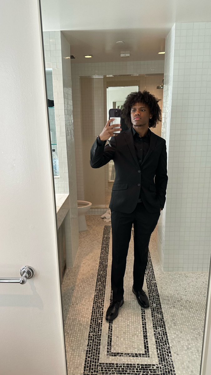 KamAlexander_'s tweet photo. #emmys weekend recap

#emmy #76themmys https://t.co/gMXj8CLy0D