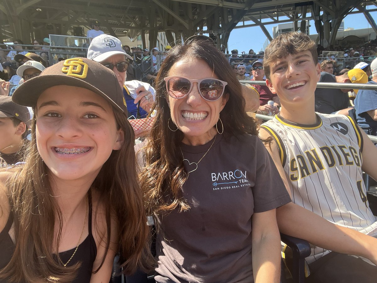 EmmaLefkowitz's tweet photo. Let’s go San Diego! Enjoying Petco Park on this beautiful Sunday! Go Padres!! #forthefaithful @SDinHD https://t.co/xaMru2E6qH