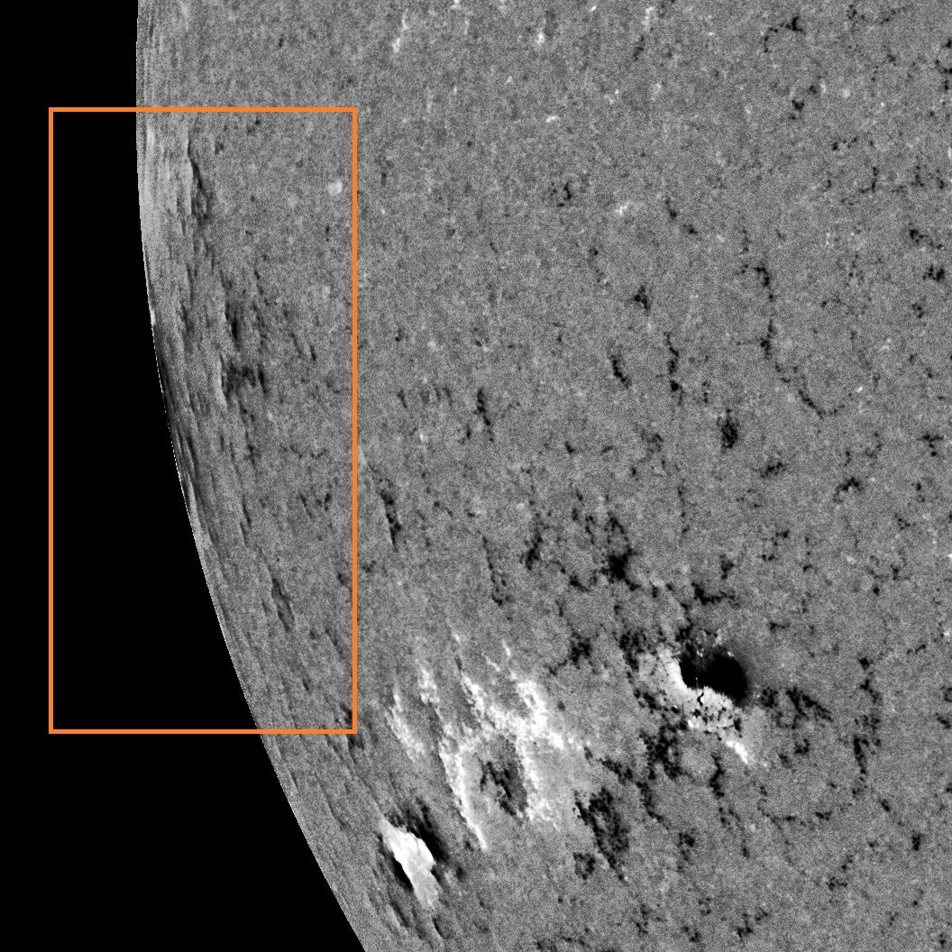 JAtanackov's tweet image. #SolarCycle25: not much going on right now, after weeks of non-stop M-class flares it is now quiet. Maybe this will change soon - two potentially large sunspot groups are about to rotate into view. One is right on the limb right now, the other will follow in ~2 days. #solarmax