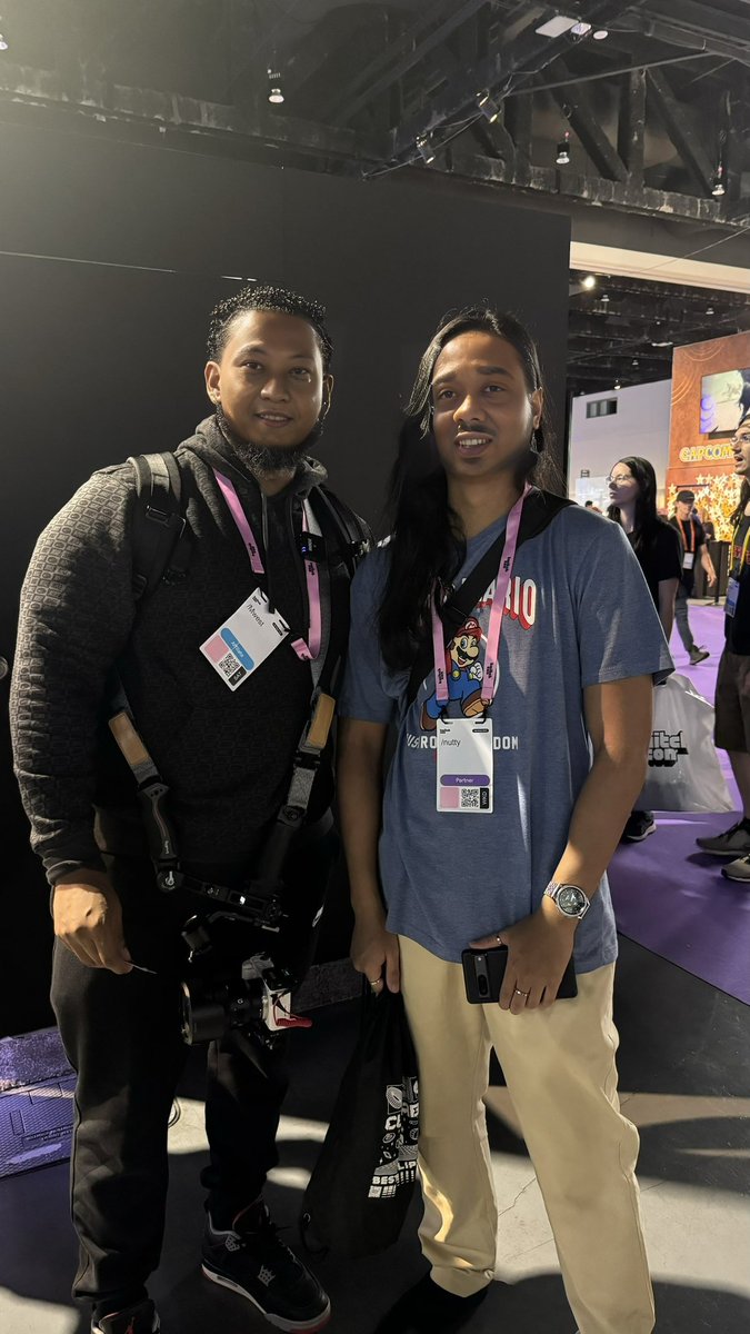 Met the legendary <a href="/nuttylmao/">nutty</a> at #twitchcon2024 some say we look like twins 😂 great face swap <a href="/AdiCash9/">LAYER9</a>