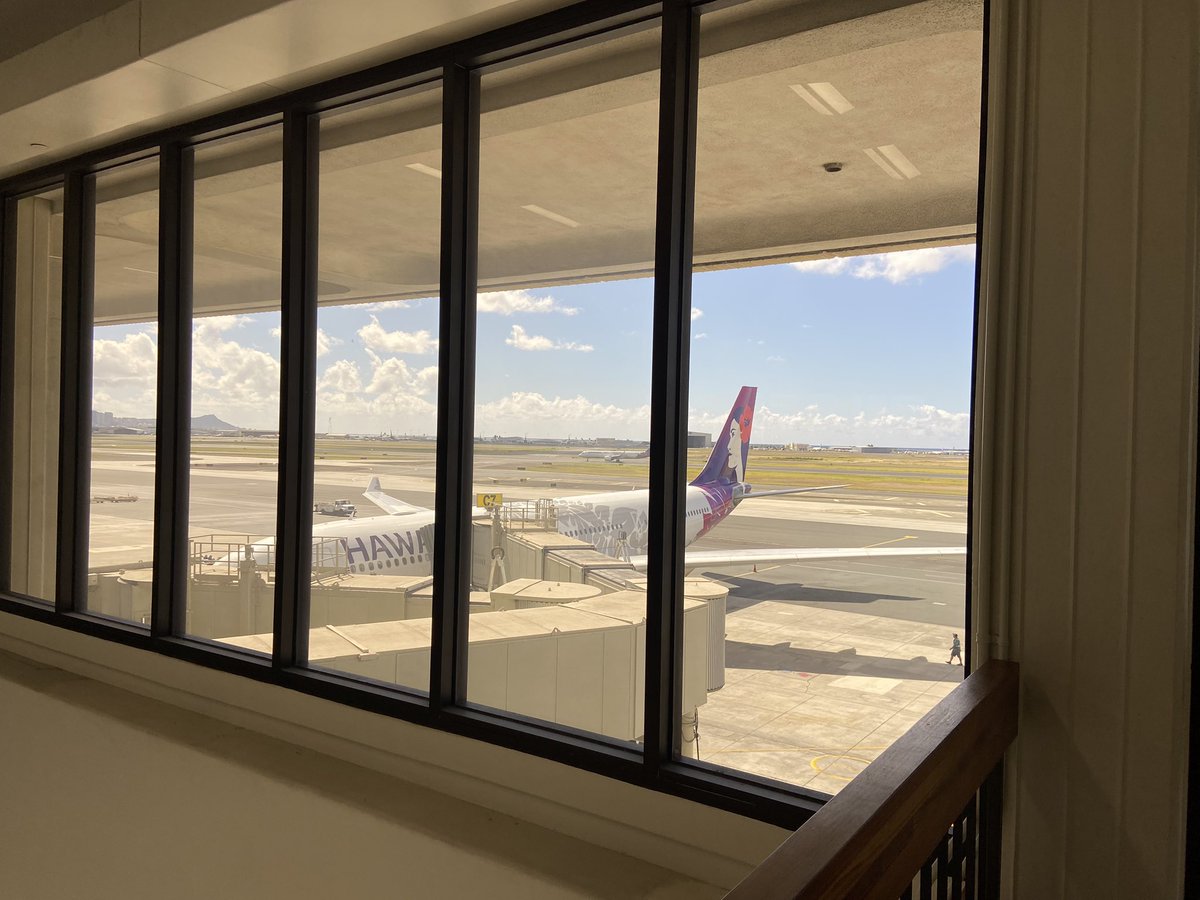 ハワイ着いたー！
初めての海外旅行クソ楽しみ！