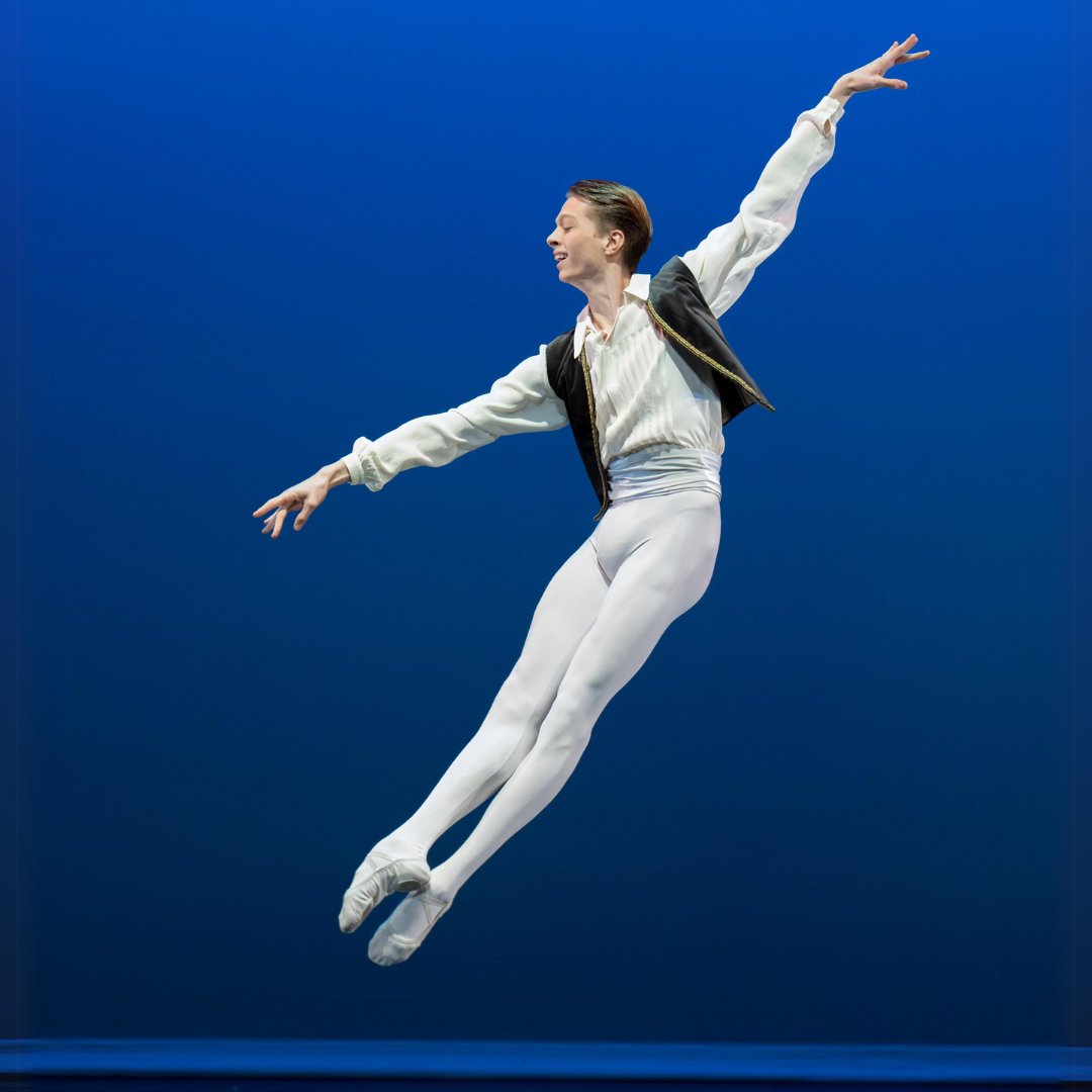 ✨ #Our2023Graduates - Vincent Vivet ✨

Vincent joined the School from France in Pre-professional Year. He now dances with Dutch National Ballet's Junior Company.

Find out more: operaballet.nl/en/dancers/vin…