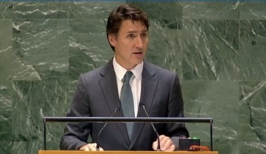 carobrouillette's tweet photo. "We must recognize that rich countries have a duty to fight climate change" 🎯 @JustinTrudeau at #SummitOfTheFuture
💰 highlighted 2021-26 5.3B$ international climate finance commitment
🛢️ reaffirmed that 🇨🇦 1st industrialized country to cap oil and gas emissions https://t.co/sTdWqH79L7