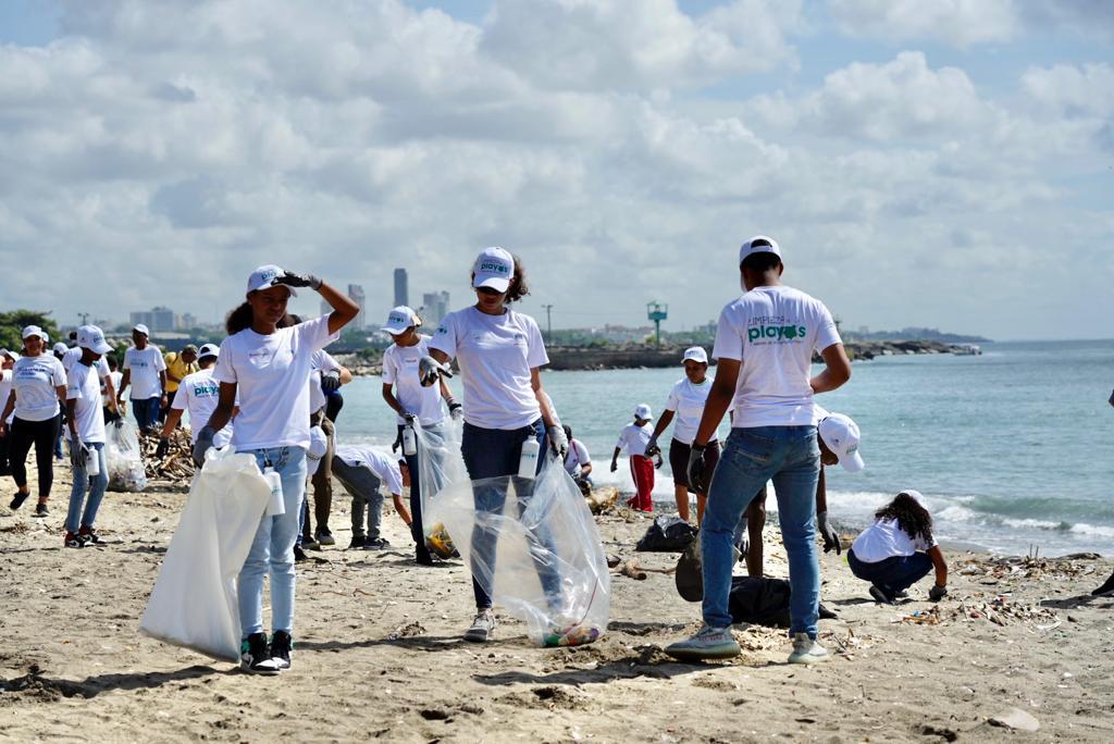 #Nacionales | Trabajadores del Ministerio de Ecosocialismo encabezaron jornada de limpieza submarina en 450 playas del país

Amplía la información en: noticiasvenevision.com/noticias/nacio…

#NoticiasVenevision #22Sep