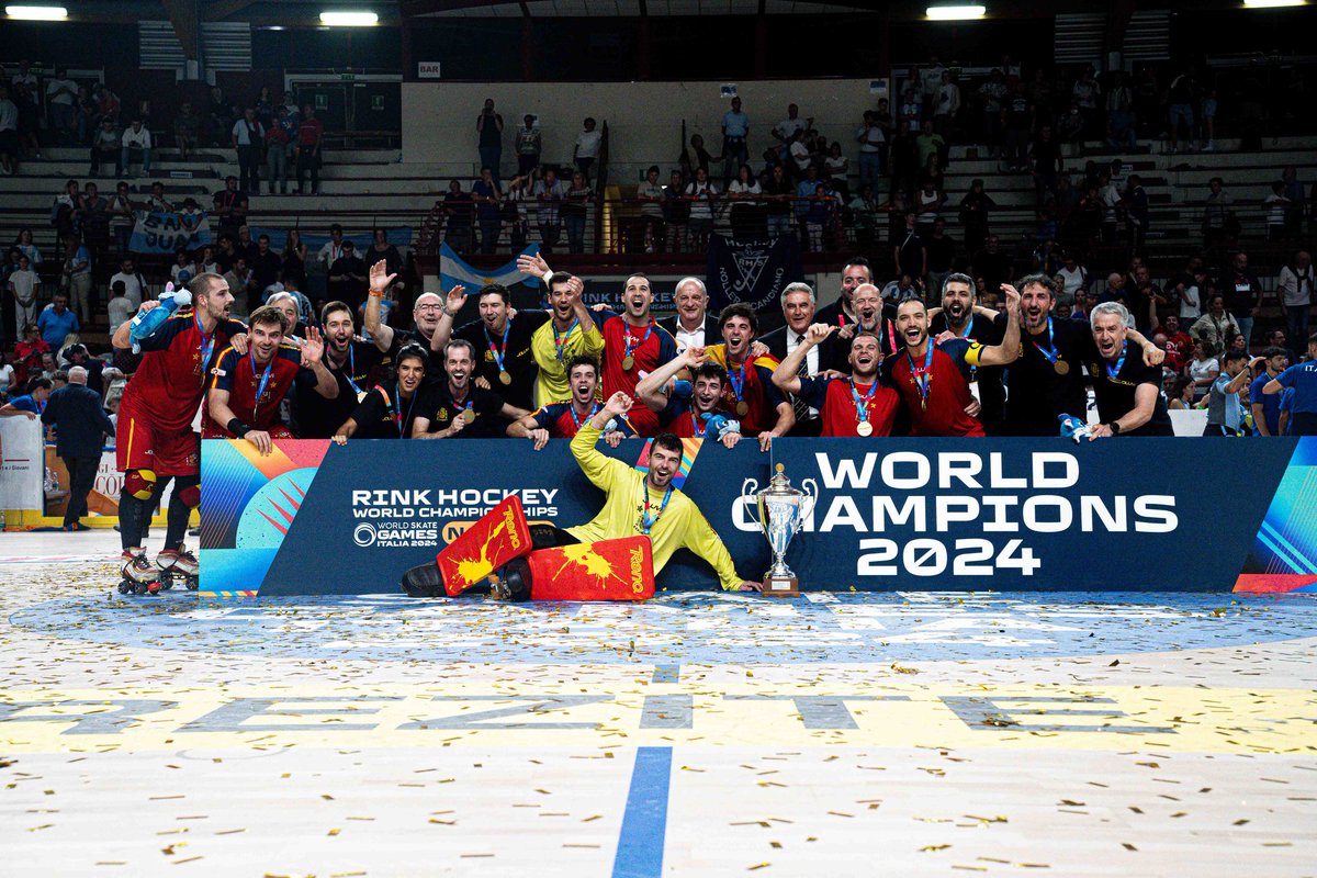 3 de 3 en mundials d'hoquei patins a Novara: sub19, sènior femenina i sènior masculina.

Felicitats als que ho heu fet realitat.