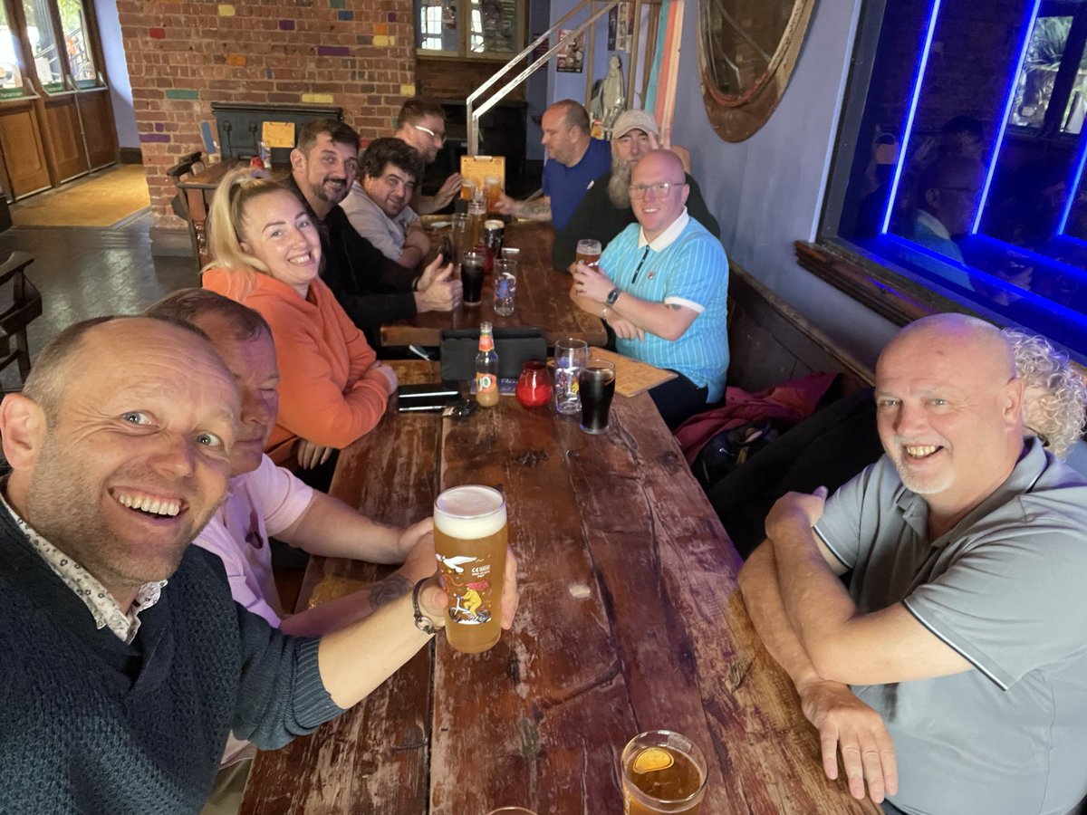 Staff meeting in #Brighton today 😁

On the agenda:
- reliability of the electric buses
- communication with passengers when things go wrong
- how we maintain the family team culture in a growing organisation

And of course we finished off with lunch &amp; drinks out together 🍋🚌😍