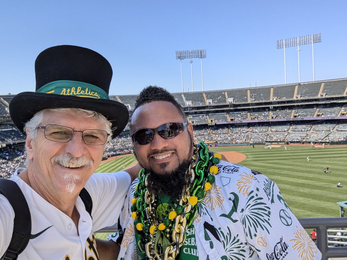 TopHatt60's tweet photo. #atthecoliseum https://t.co/eoKIcYPdhc