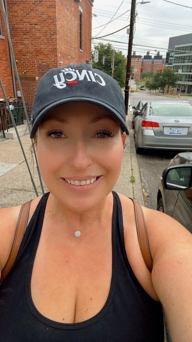 513Amber's tweet photo. Family Weekend at U.C. Nephew took us to a frat party ๐ โค๏ธ๐ค #UCFamilyWeekend https://t.co/Ytm0bwX4YM