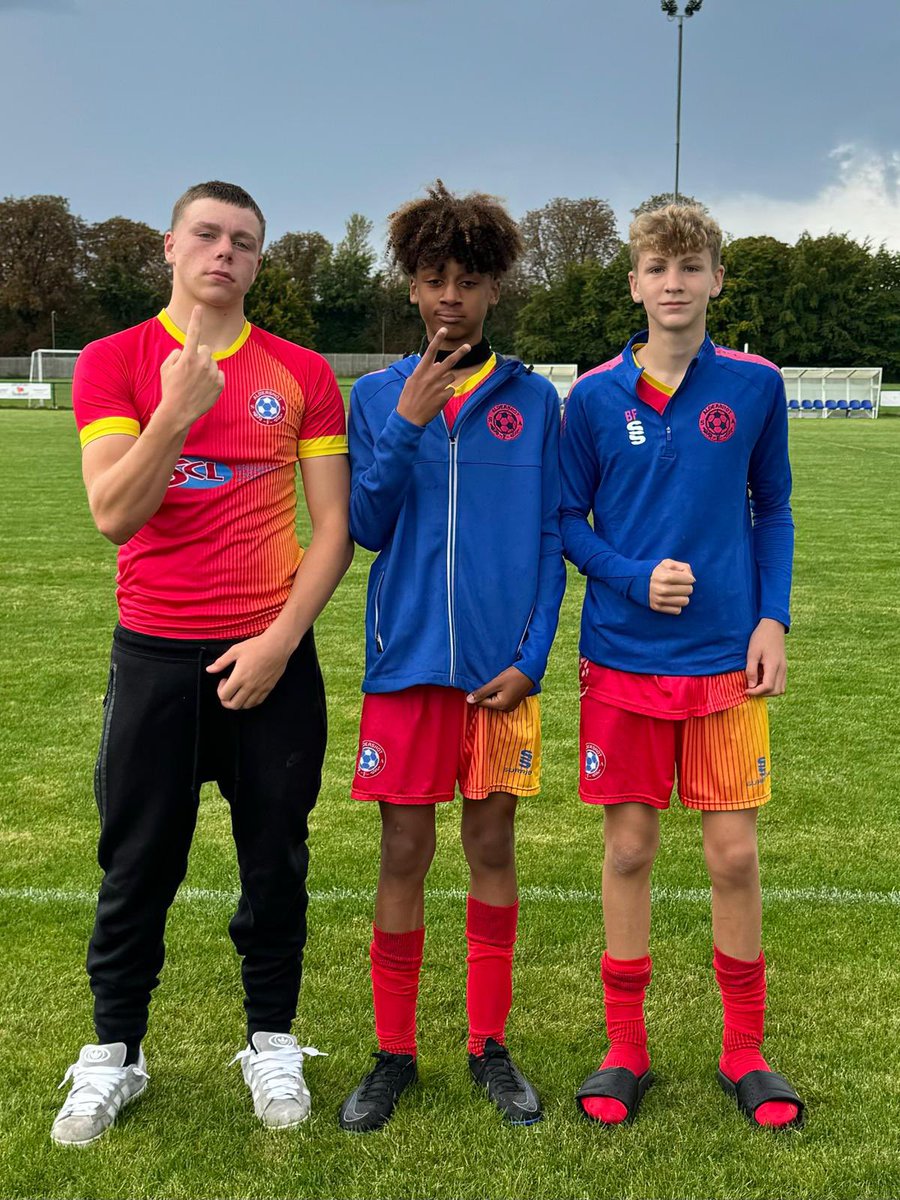 AShotSchoolsFA's tweet photo. Made in Eggars! U14 @AShotSchoolsFA goal scorers Jamie and Chase with Ben POM @eggarspe well done boys! https://t.co/yTCzxcVVAG