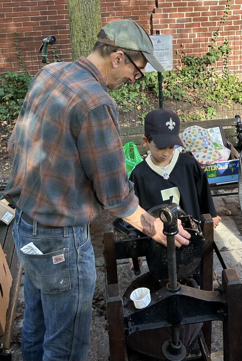Kristen and I enjoyed attending the Hayes Park Fall Festival this afternoon in the South End. It was wonderful to join the Hayes Family, the Friends of Hayes Park and so many South End residents for apple cider, live music and to celebrate this beautiful and welcoming park.