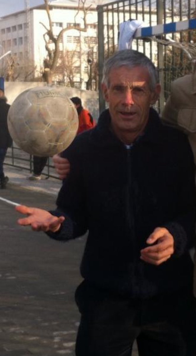 Víctor González (@victor_gzlez) on Twitter photo Si tienes entre 18 y 50 años has jugado con él en los Paseíllos. Todos los días, mañana y tarde esperando que falte 1 para entrar en la alineación. Es “PAQUILLO” y sería de justicia que uno de los pabellones llevase SU NOMBRE. <a href="/PedroMercadoUGR/">Pedro Mercado UGR</a> <a href="/CanalUGR/">Universidad Granada</a> ¿Lo movemos? Si tienes entre 18 y 50 años has jugado con él en los Paseíllos. Todos los días, mañana y tarde esperando que falte 1 para entrar en la alineación. Es “PAQUILLO” y sería de justicia que uno de los pabellones llevase SU NOMBRE. <a href="/PedroMercadoUGR/">Pedro Mercado UGR</a> <a href="/CanalUGR/">Universidad Granada</a> ¿Lo movemos?