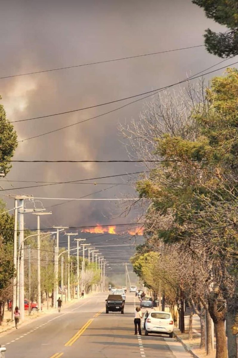 FlorLanzos's tweet photo. No se termina más!! Que declaren la EMERGENCIA NACIONAL y lleven la ayuda federal a terminar este crimen! 
Ahora nuevamente en San Esteban/ Los cocos #EMERGENCIANACIONAL #INCENDIOS #Cordoba 🚨🚨🚨🚨 https://t.co/NBdGwix6NH