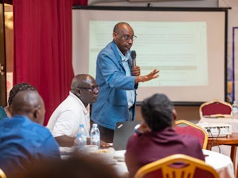 MuyengaSSunset's tweet image. 💡Happening now!

Fellowship on Business funding opportunities in Uganda.

An insight in the GROW project under @PSF_Uganda that factors generating opportunities for women through enabling women grow their businesses.

#RotaryPower
#Empoweringwomen