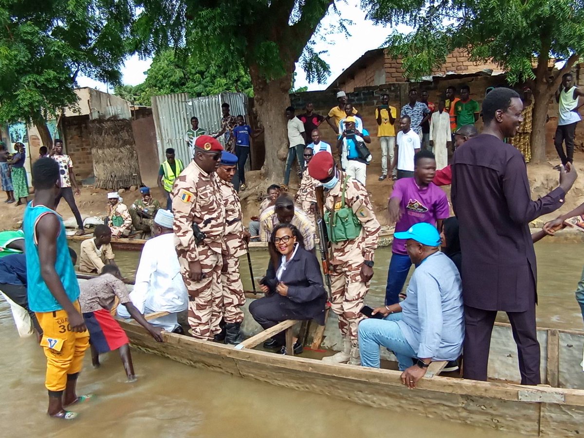 1/3 #Inondations #Tchad Les agences <a href="/OnuTchad/">ONU Tchad</a>, membres de l'EHP, ont effectué les 19 &amp; 20 sept. une mission dirigée par <a href="/fbatalingaya/">Francois Batalingaya</a>  à Bongor dans le Mayo Kebi Est durement touchée par les inondations #pluviales +218k sinistrés.
