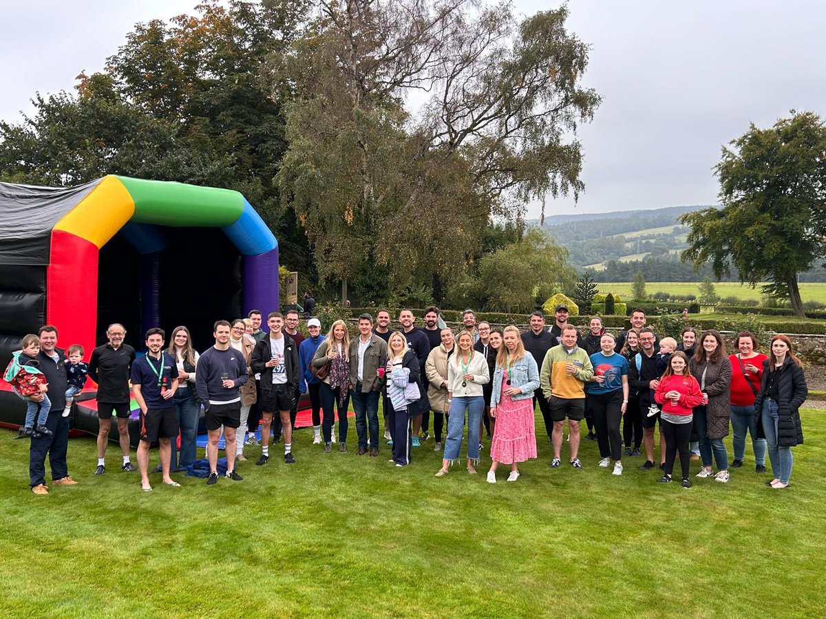 AlexandraBlenk1's tweet photo. Sunday morning cheerleading a massive crowd of @MuckleLLP runners at Matfen 10k! 🙌🏻👏🏻😃 🏆🏅🏃🏼‍♀️ https://t.co/sFSA3EYRJ4