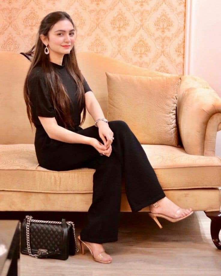 شب بخیر 🌃 
شب کی تنہائی میں اب تو اکثر
گفتگو..... تجھ سے رہا کرتی ہے 🖤

Good night X Family friends 🌃