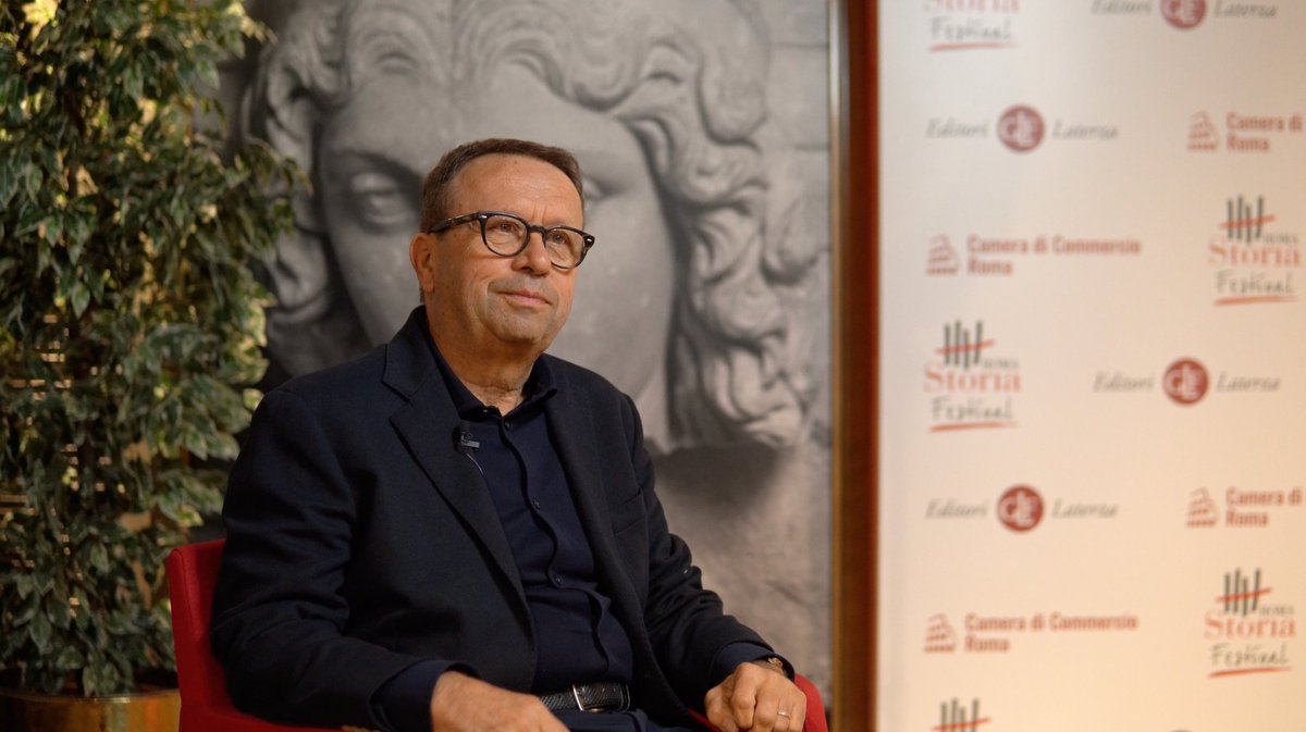 camcomroma's tweet photo. Il #RomaStoriaFestival si avvia verso il gran finale. Appuntamento in Piazza di Pietra alle ore 19.00 per l'ultima lectio magistralis del giorno. Sul palco il Prof. Massimo Montanari ci parlerà di: "Cacio e pepe. Anatomia di una ricetta".

Streaming ⤵️

https://t.co/W32rpvRfWh https://t.co/7TnldrrMu0