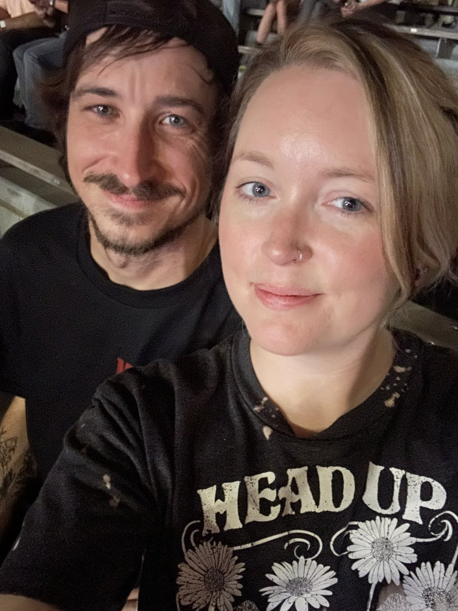 The wife and I went to see Three 6 Mafia for my 35th bday yesterday. It was a lot of fun and brought a lot of nostalgia. Lucky to have this lady and great friends who made it a special day.