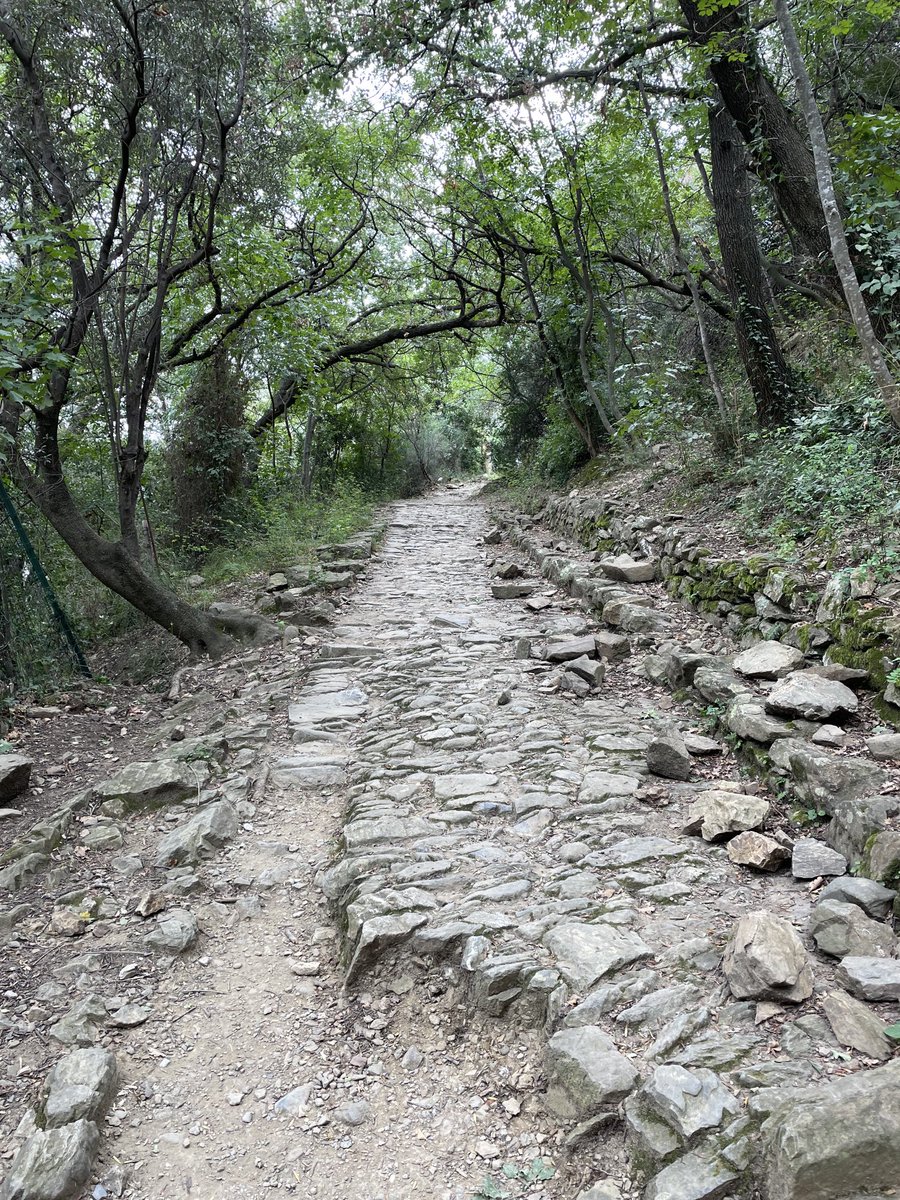 Kuinkas moni on muuten kulkenut keisari Augustuksen rakentamaa tietä pitkin, kuten minä tänään kaupungista A naapurikaupunkiin?