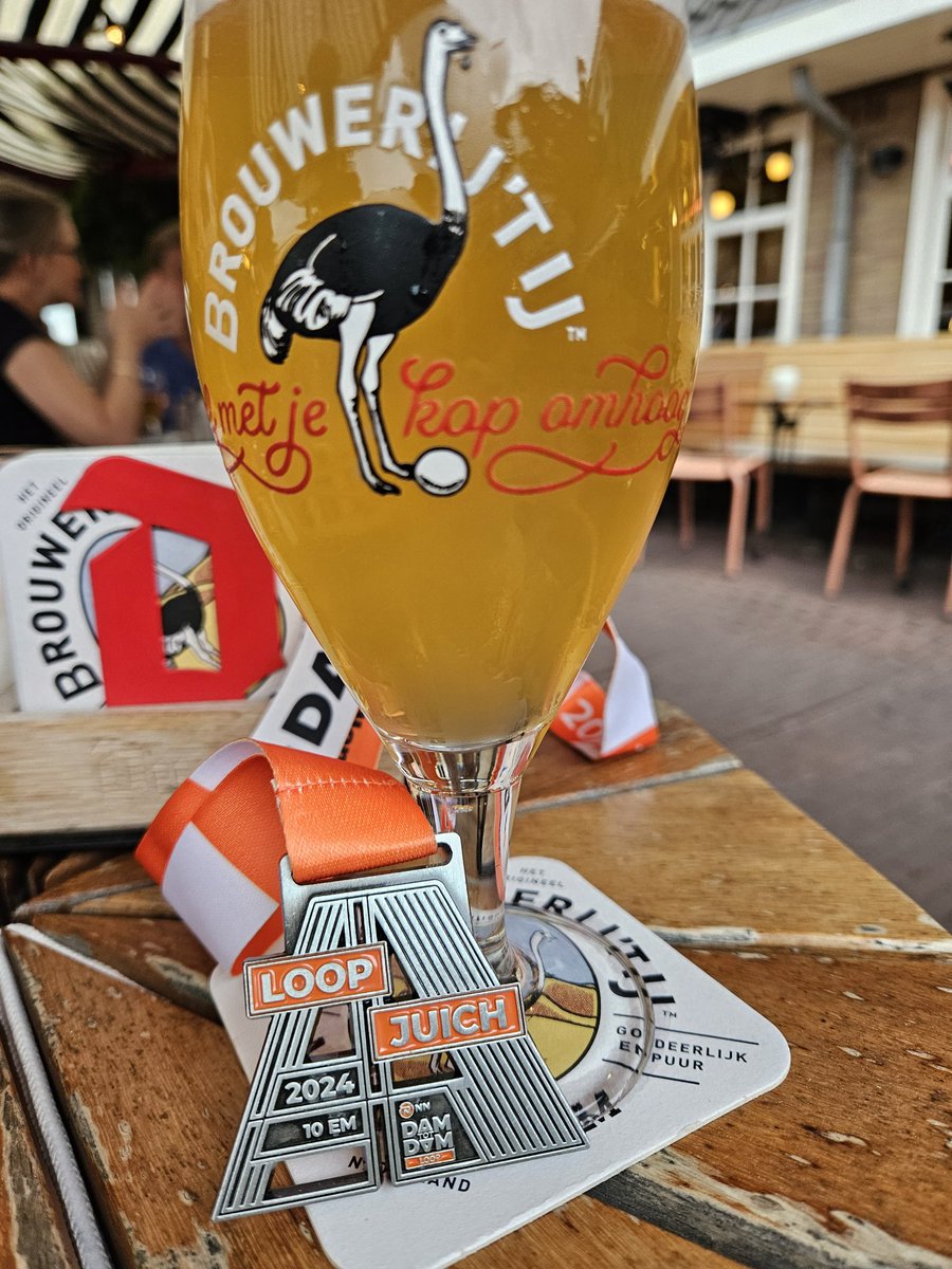 jerhar_'s tweet photo. Met de "kop omhoog' zoveelste #Damloop gelopen. Nu afkoelen met een #ijwitje https://t.co/92hLdsDxly