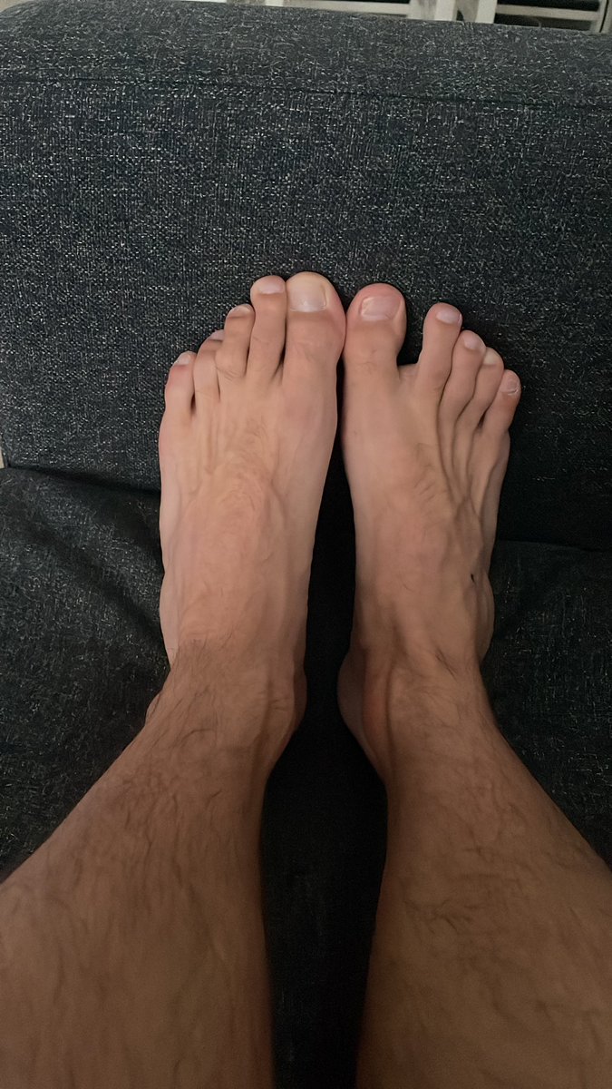 Ukfeetguy1's tweet photo. Sunday mood 👌 #feet #gayfeet #findom #FOOTFETİSH https://t.co/HVEK8E7s6N