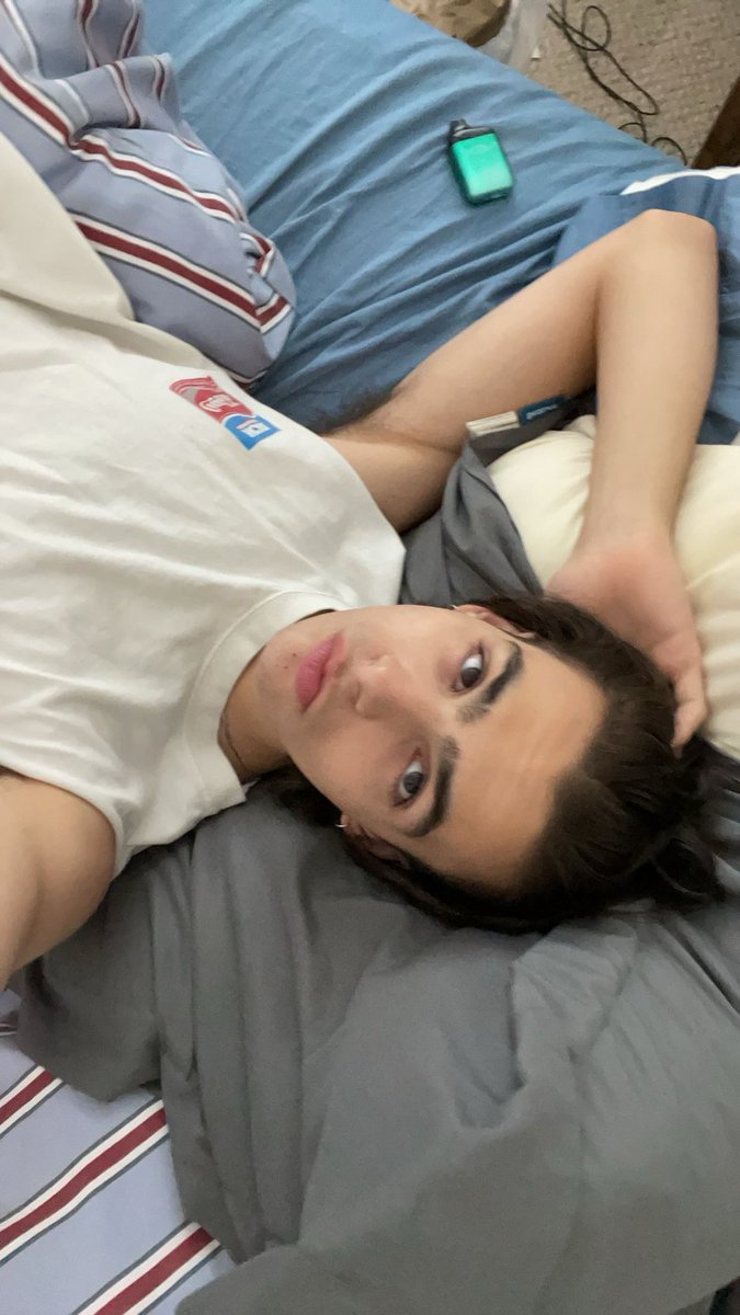 tophlo's tweet photo. i love BED ❤️ https://t.co/TgyH5CiiI9